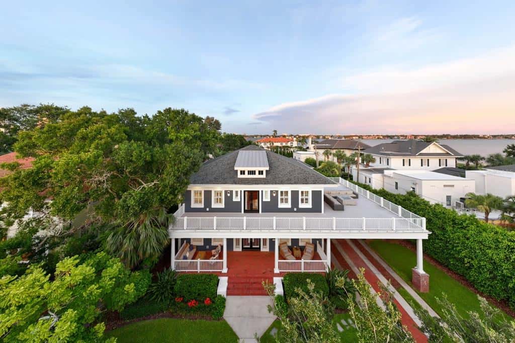 Single Family Residence in TAMPA