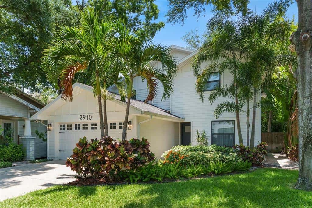 Single Family Residence in TAMPA