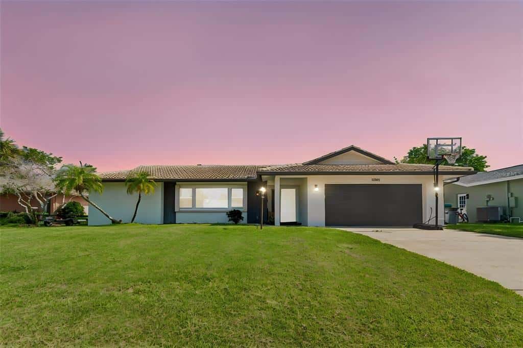 Single Family Residence in SEMINOLE
