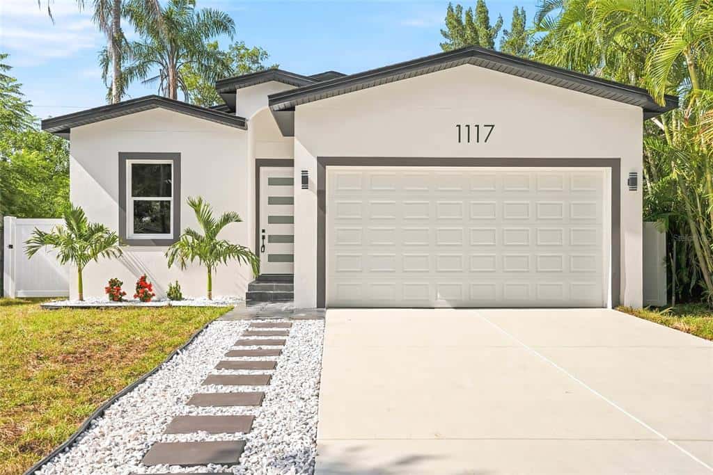 Single Family Residence in LARGO