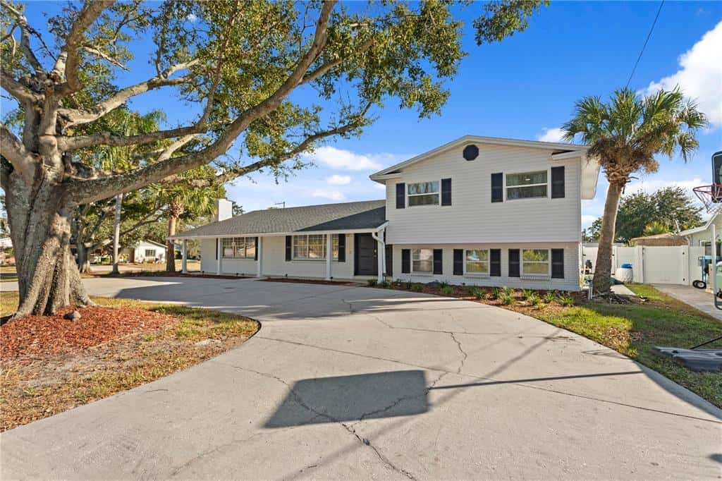 Single Family Residence in TAMPA
