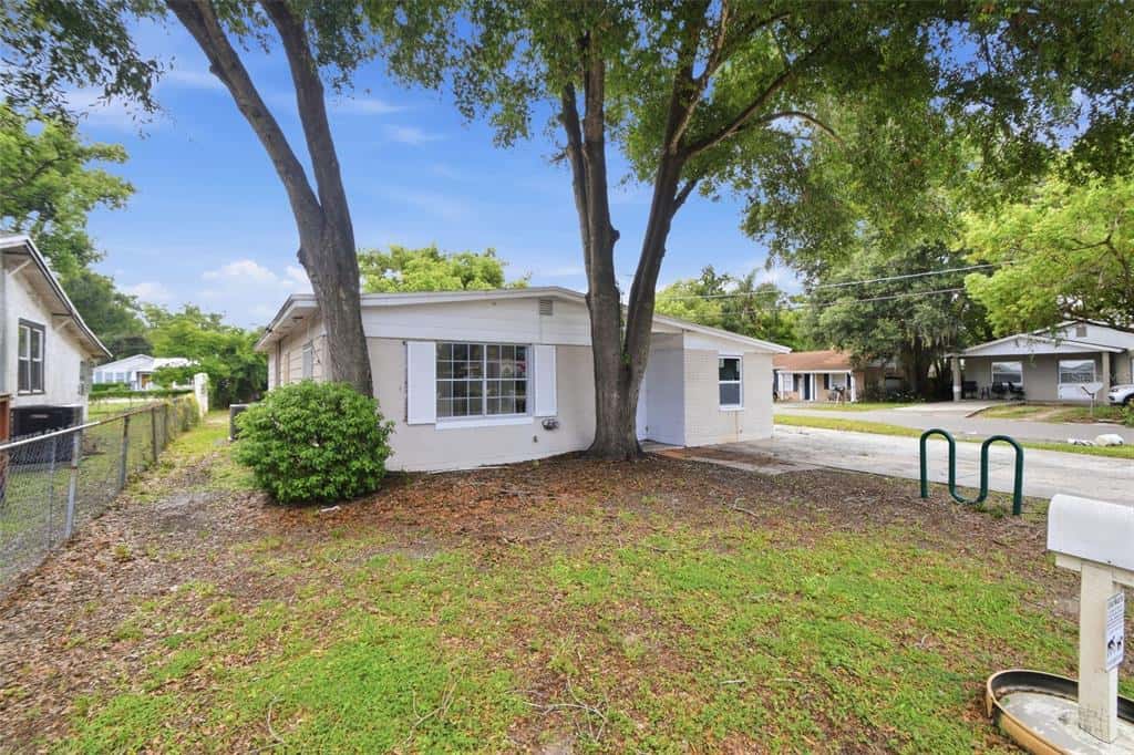 Single Family Residence in TAMPA
