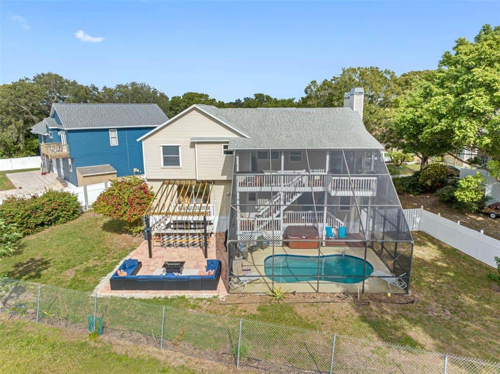 Single Family Residence in LARGO