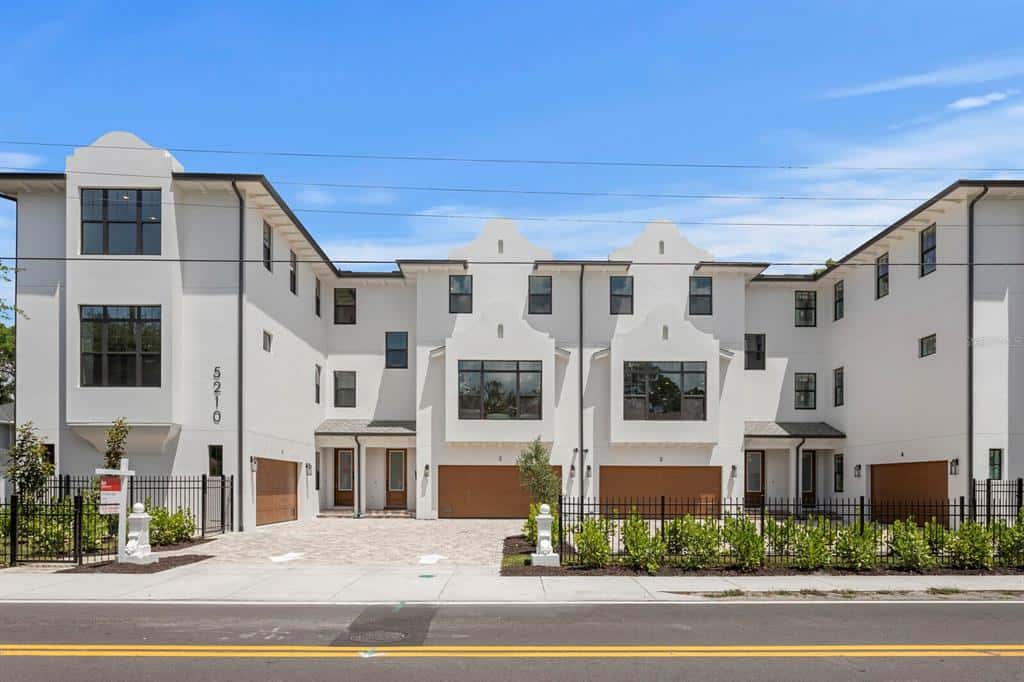 Townhouse in TAMPA