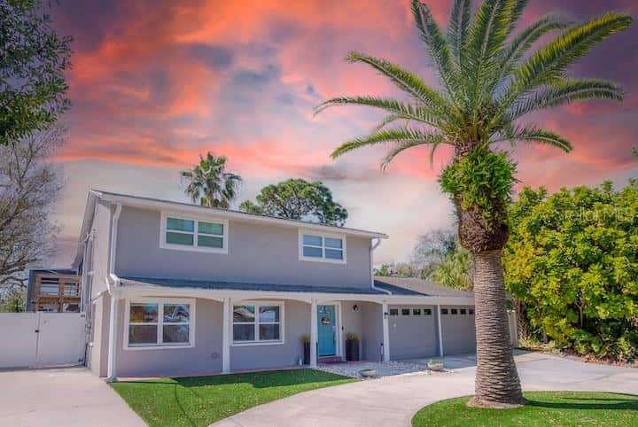 Single Family Residence in TAMPA