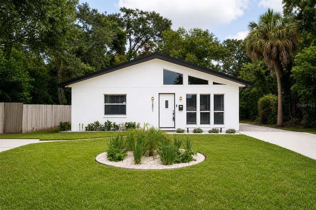 Single Family Residence in ST PETERSBURG