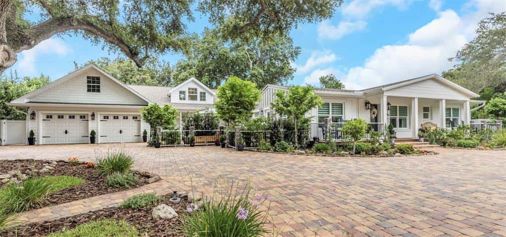 Single Family Residence in CLEARWATER