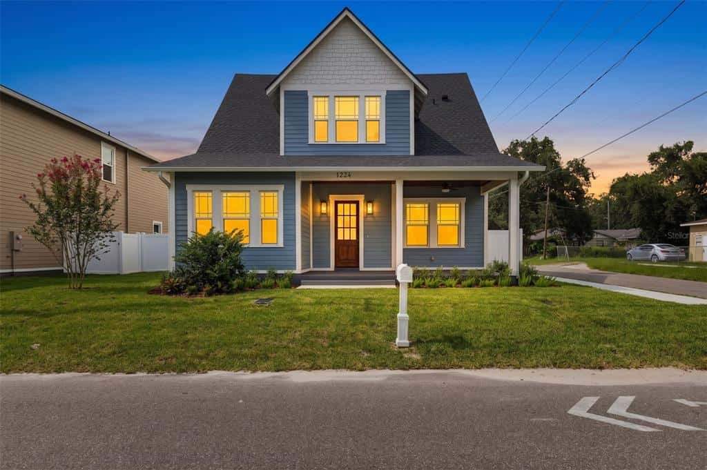 Single Family Residence in TAMPA