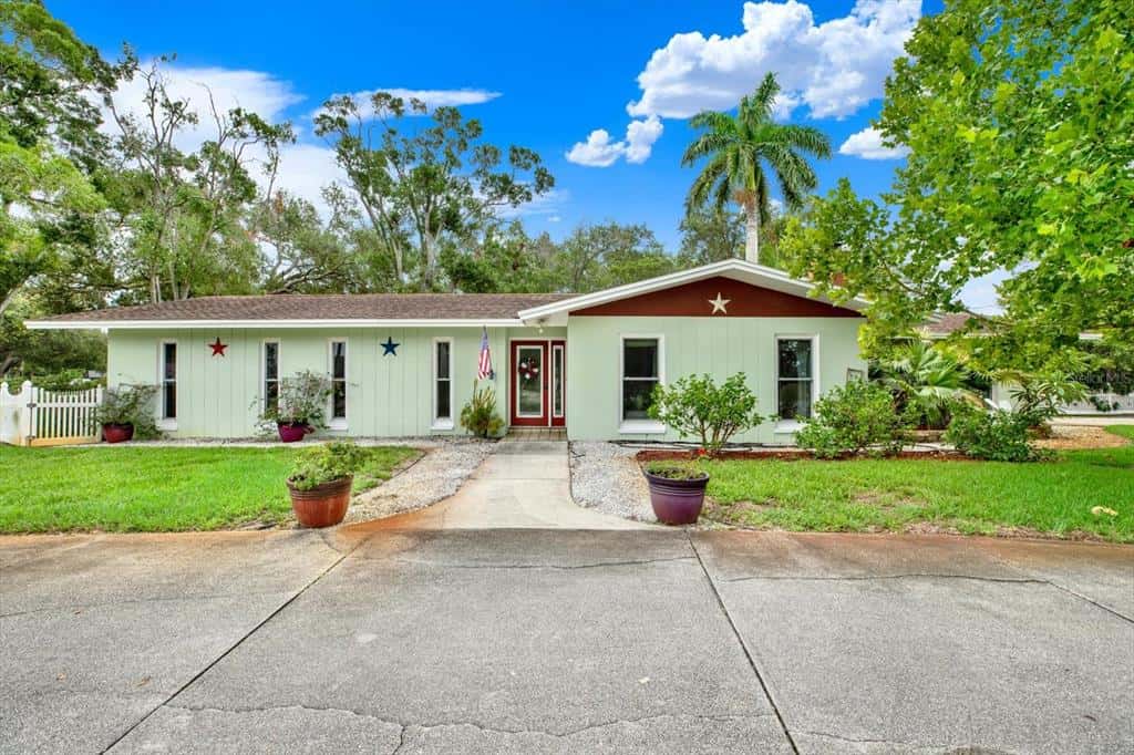 Single Family Residence in CLEARWATER