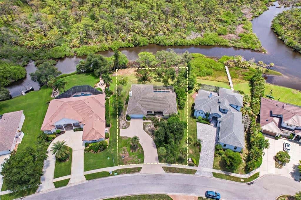 Single Family Residence in NOKOMIS