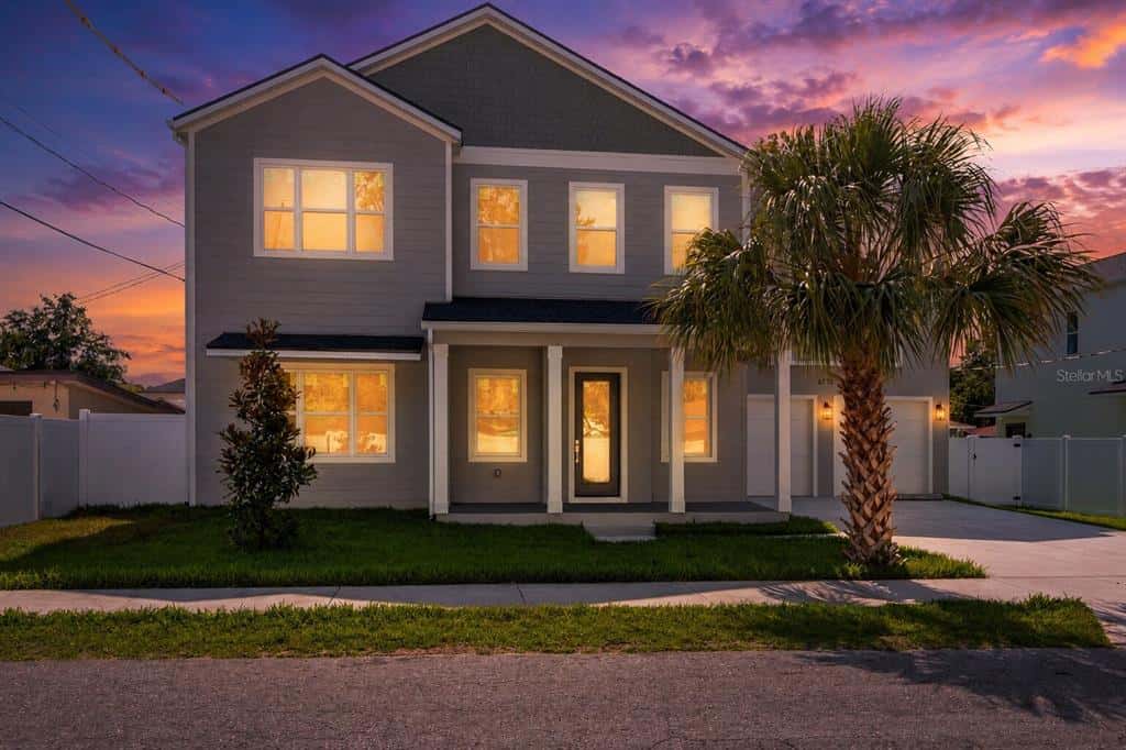 Single Family Residence in TAMPA