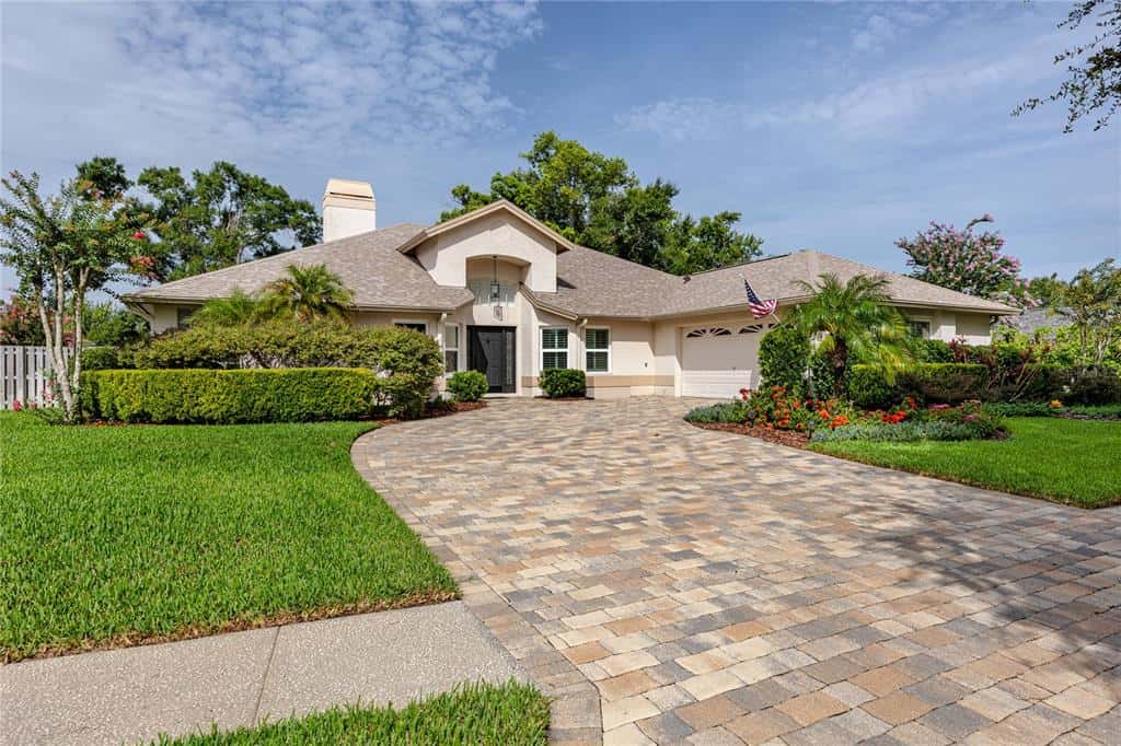 Single Family Residence in LUTZ
