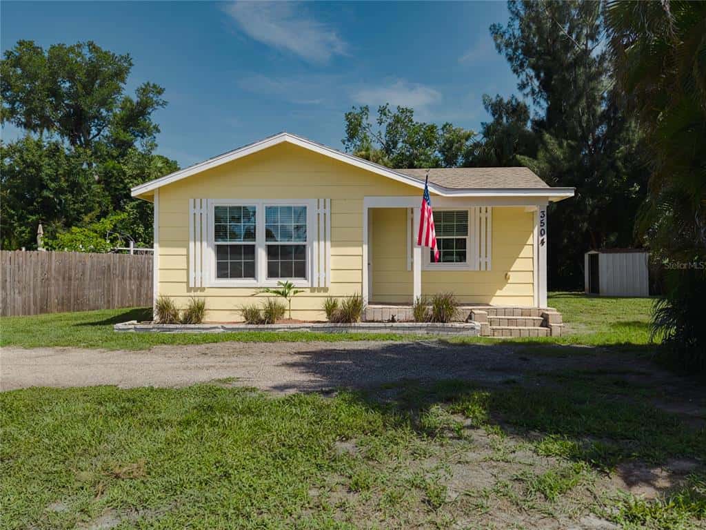 Single Family Residence in PALMETTO