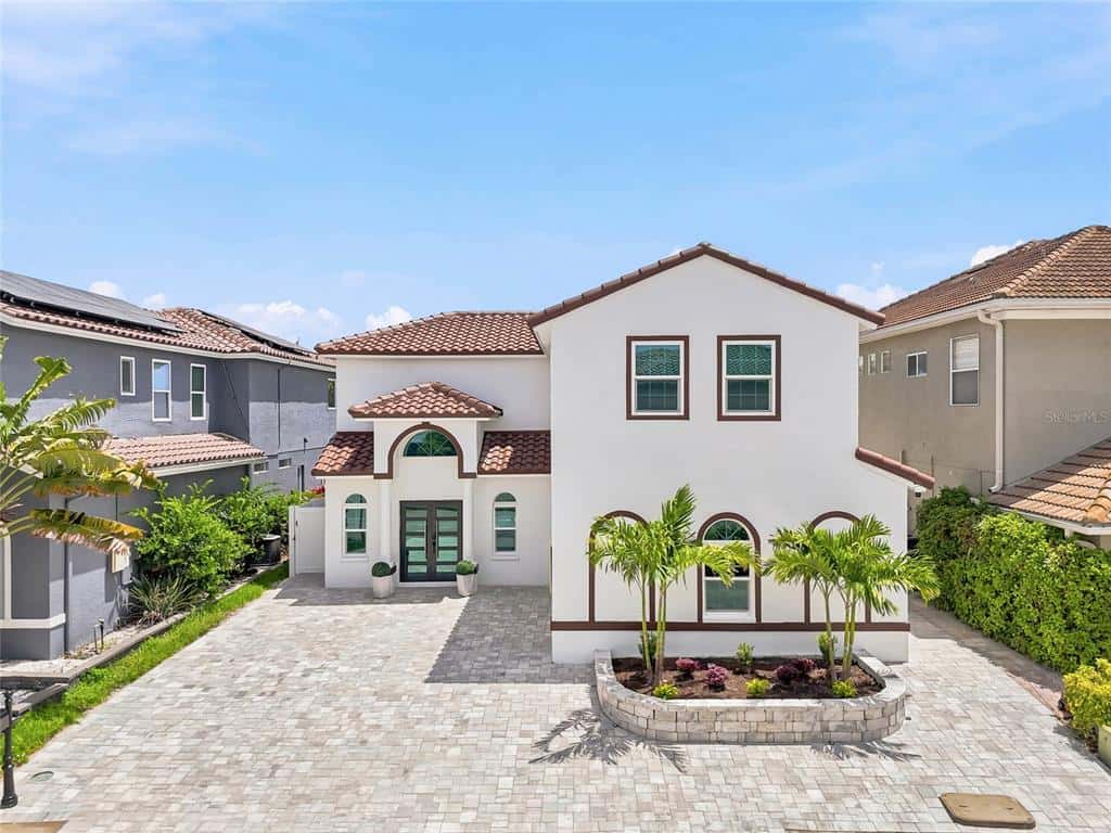 Single Family Residence in TAMPA