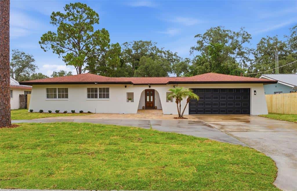 Single Family Residence in TAMPA