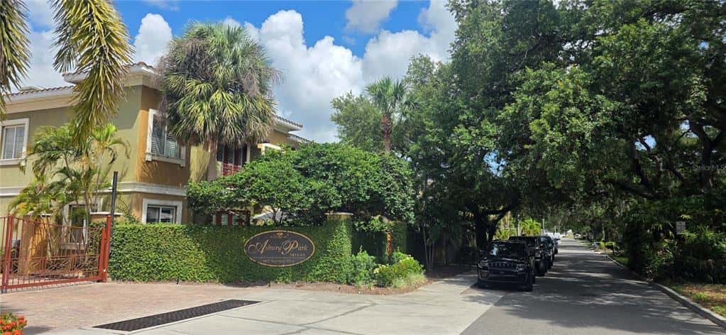 Townhouse in TAMPA