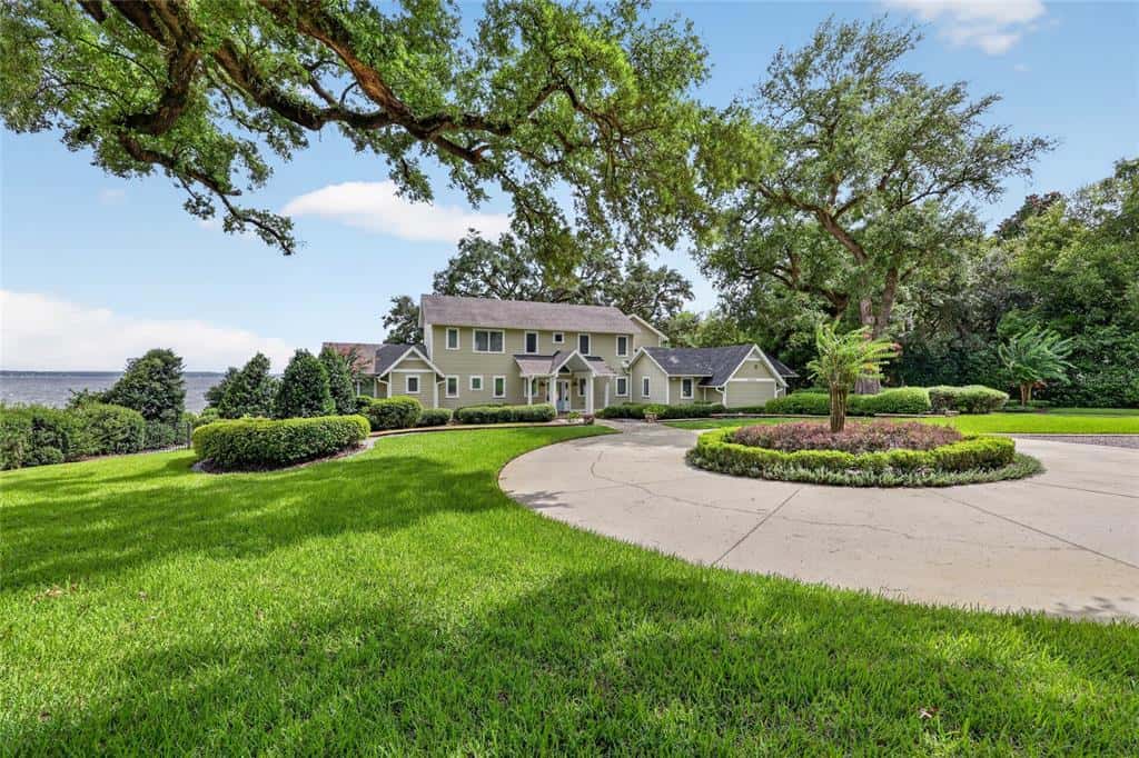 Single Family Residence in OCKLAWAHA