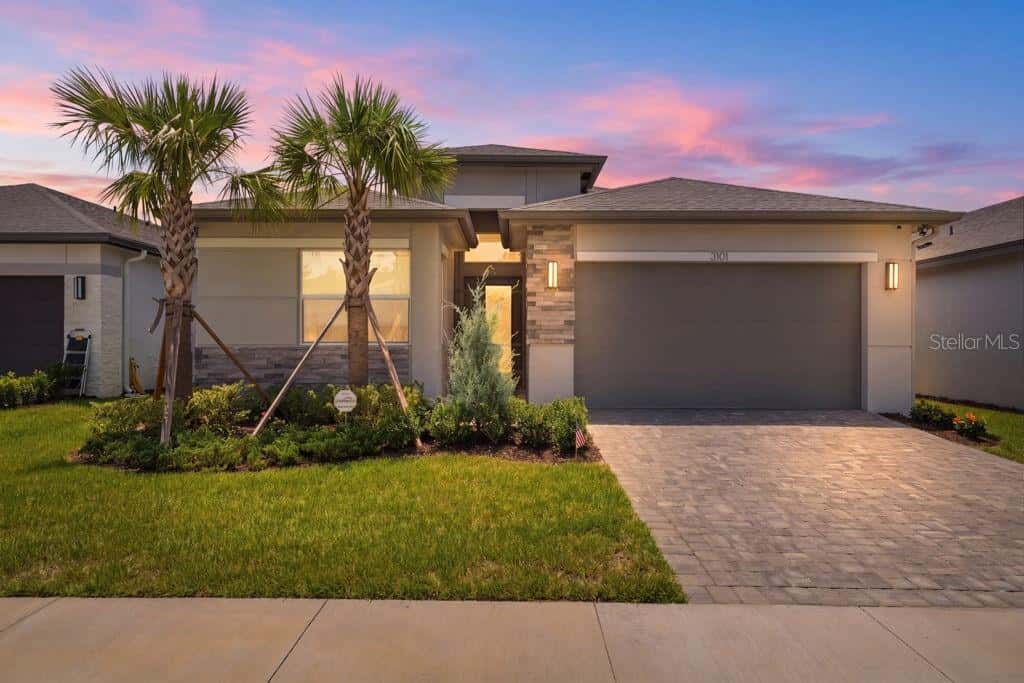 Single Family Residence in WESLEY CHAPEL