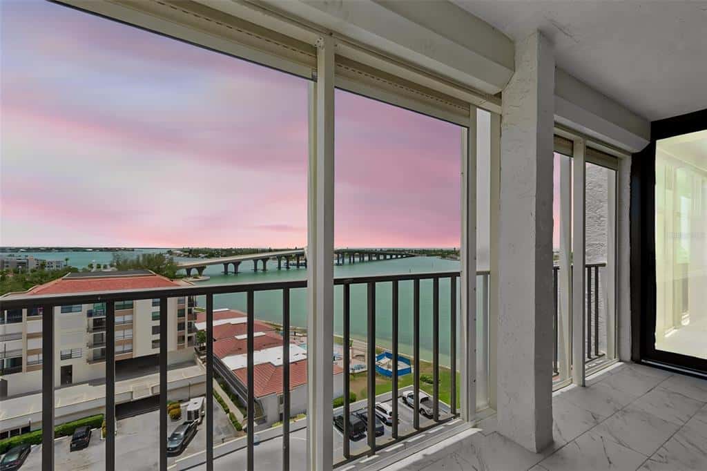 Condominium in ST PETERSBURG