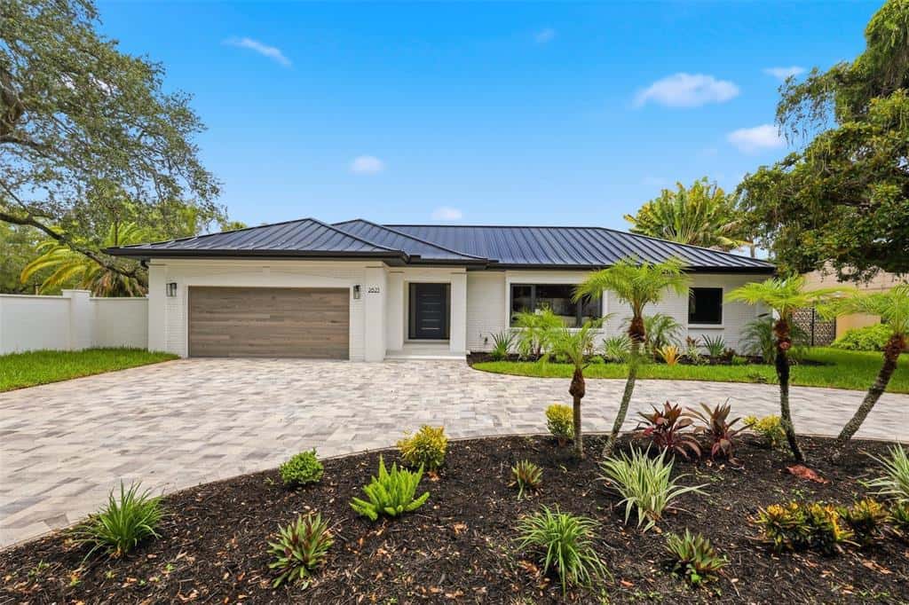 Single Family Residence in TAMPA