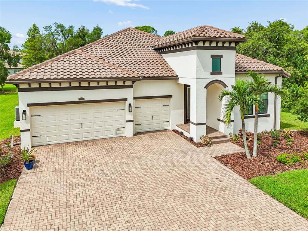 Single Family Residence in TAMPA