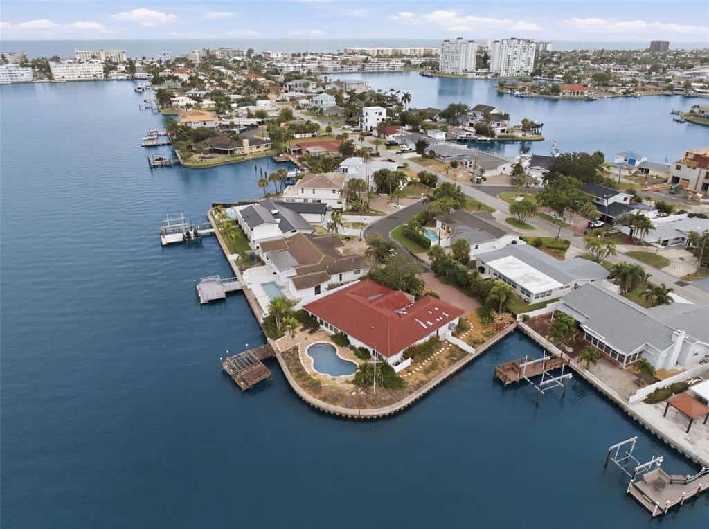 Single Family Residence in ST PETE BEACH