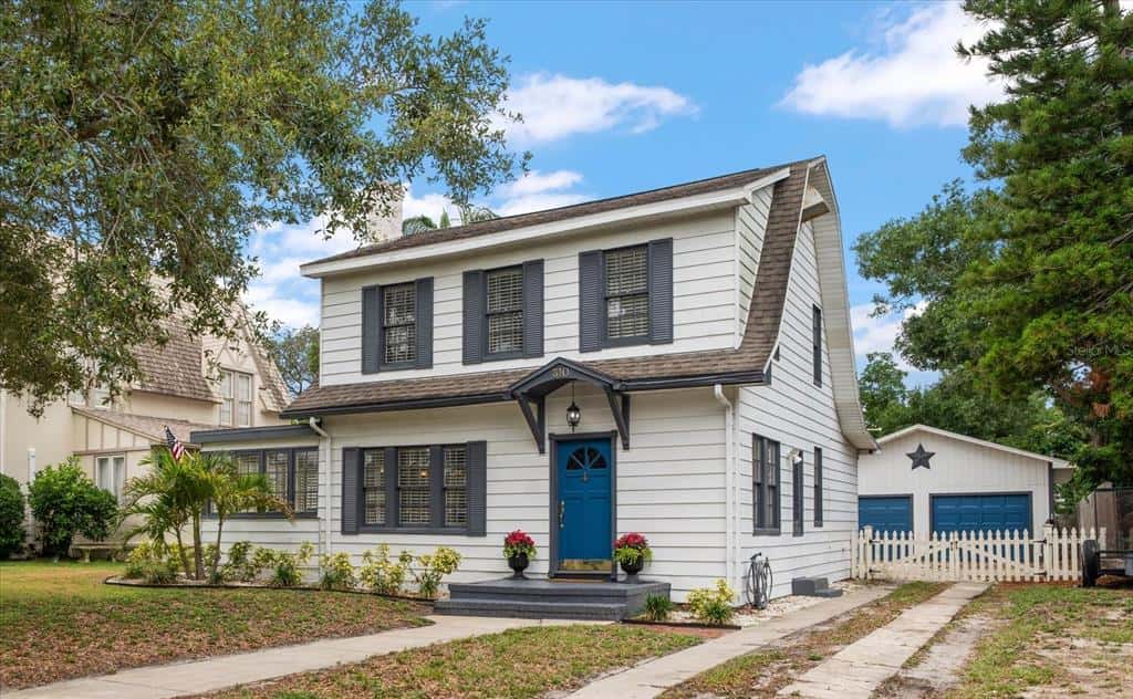 Single Family Residence in CLEARWATER