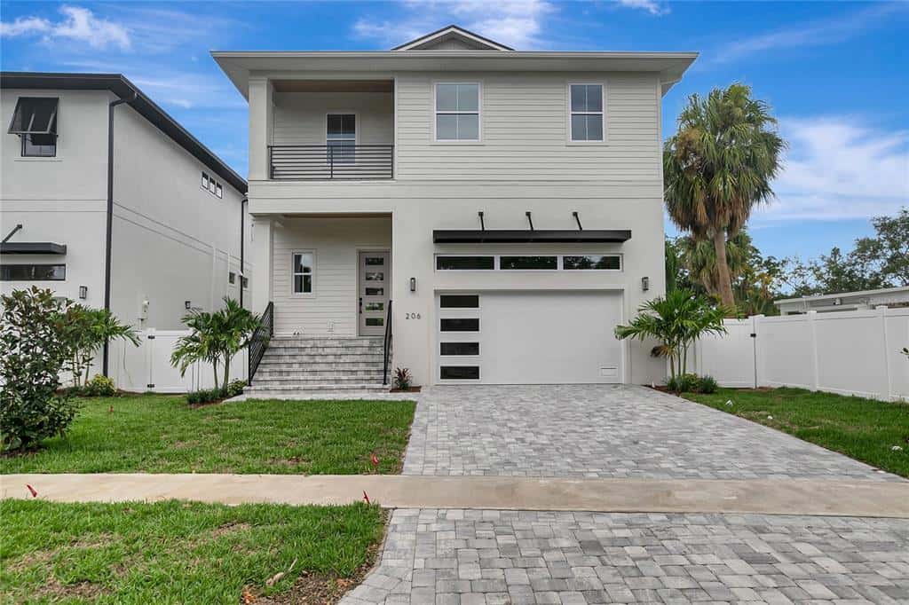 Single Family Residence in TAMPA