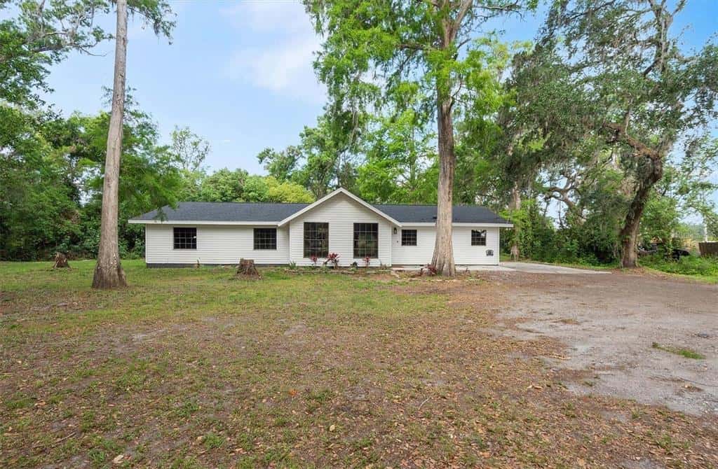 Single Family Residence in PLANT CITY