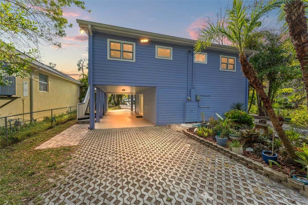 Single Family Residence in TAMPA