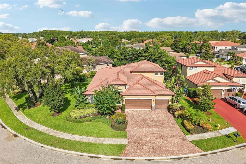 Single Family Residence in PALM HARBOR