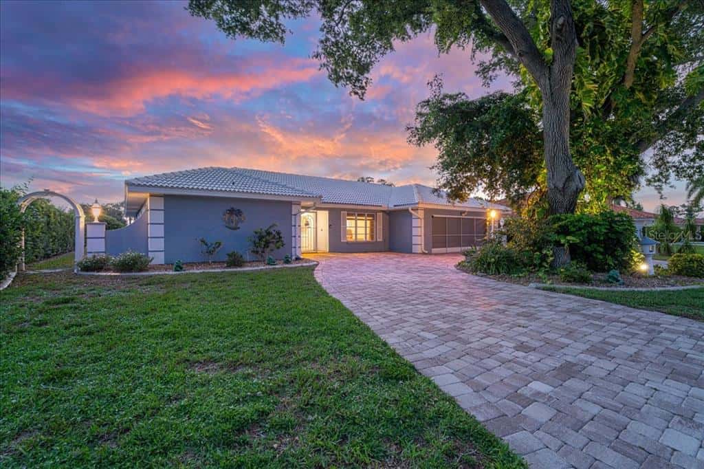 Single Family Residence in NOKOMIS