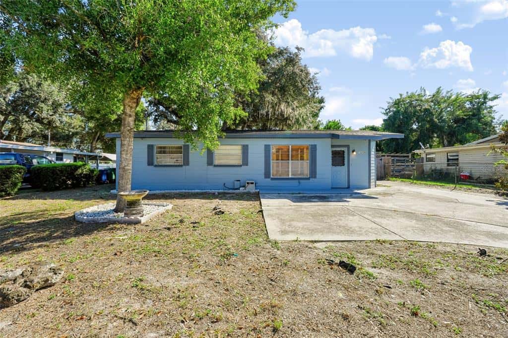 Single Family Residence in TAMPA