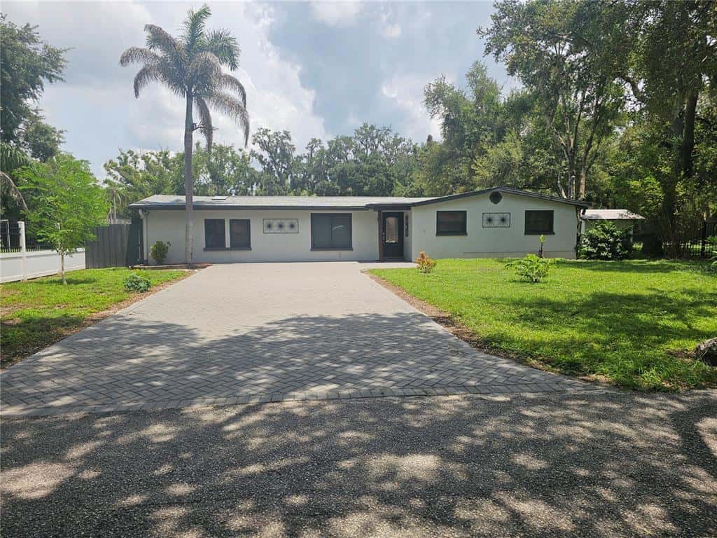 Single Family Residence in TAMPA