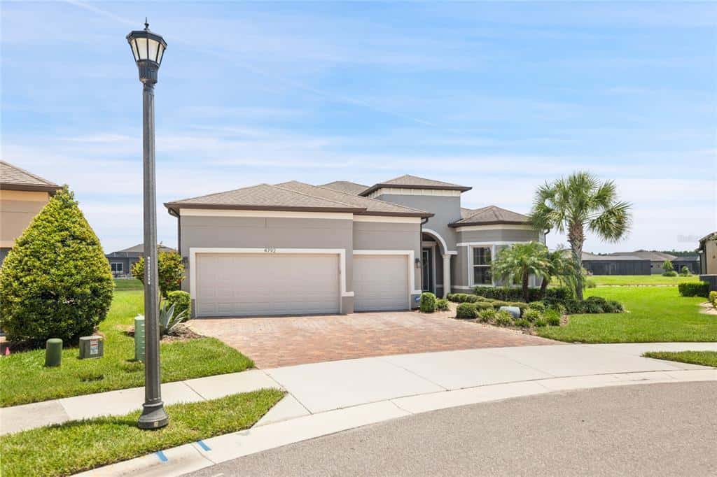 Single Family Residence in LAND O LAKES