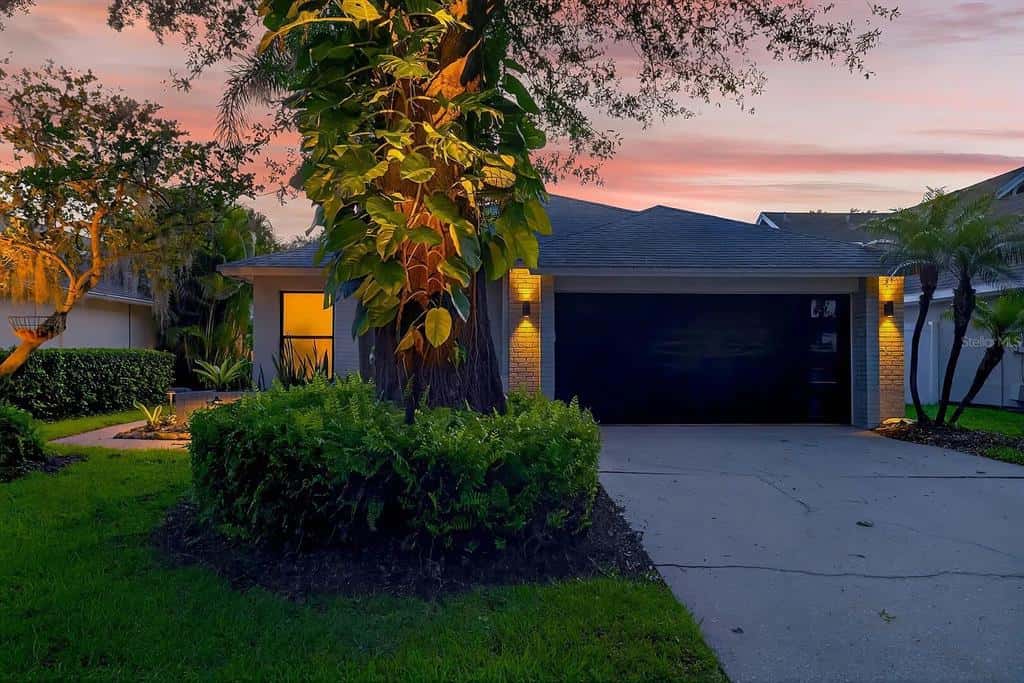 Single Family Residence in TAMPA