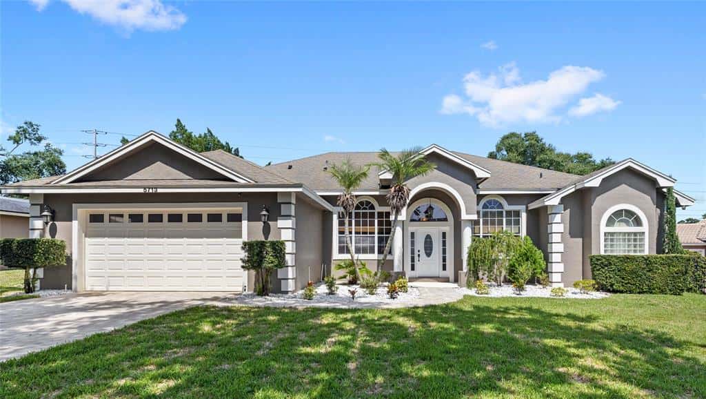 Single Family Residence in ORLANDO