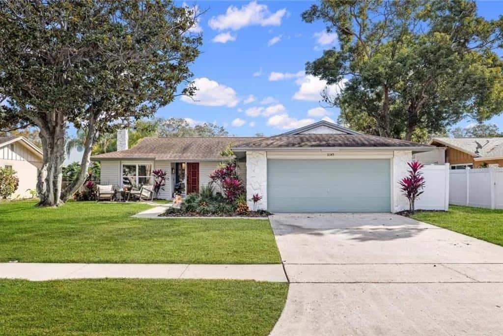 Single Family Residence in LARGO