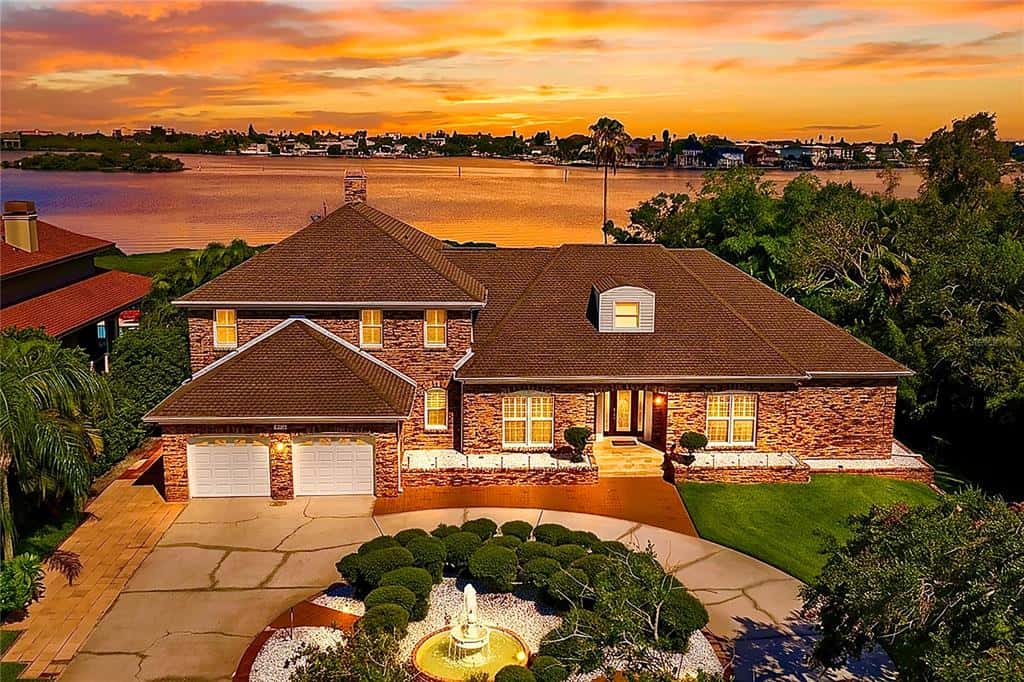 Single Family Residence in LARGO