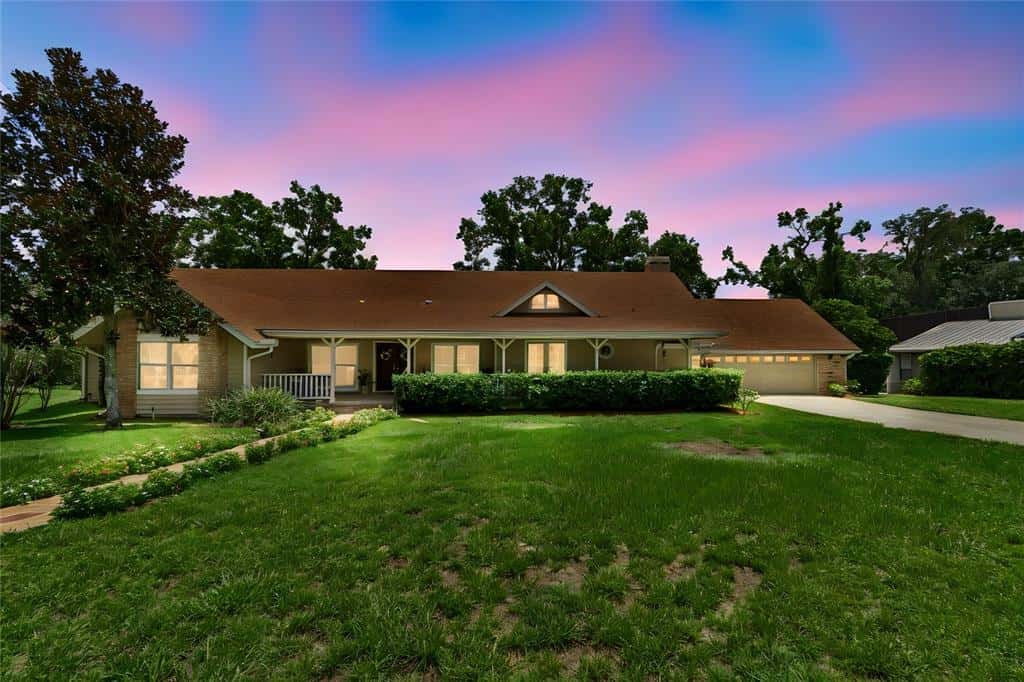 Single Family Residence in TARPON SPRINGS