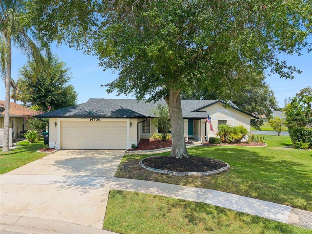 Single Family Residence in ORLANDO