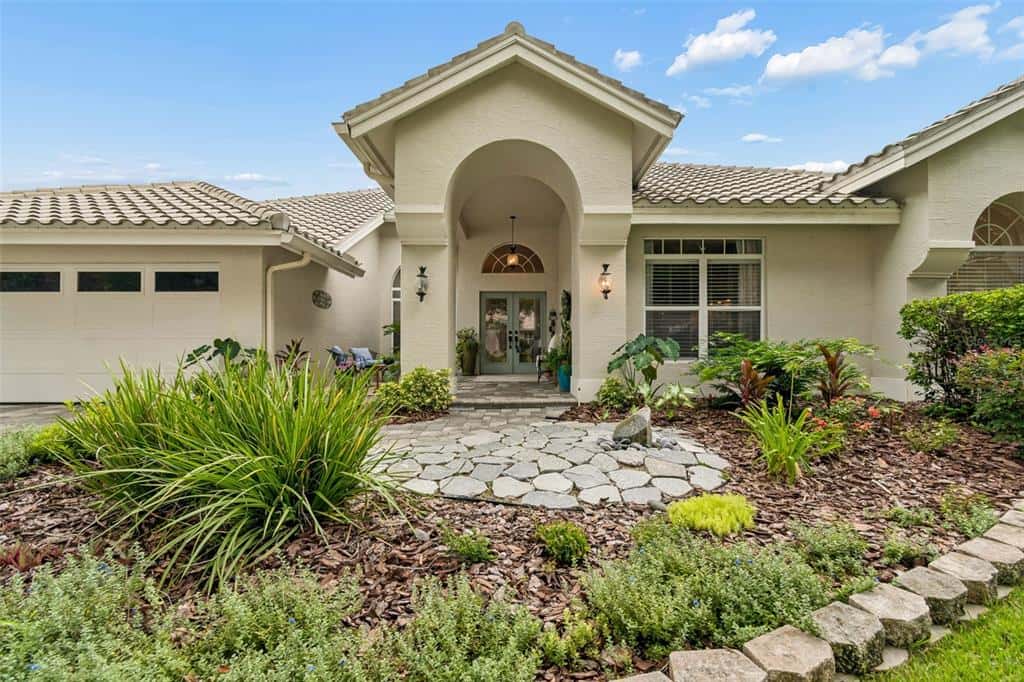 Single Family Residence in TAMPA