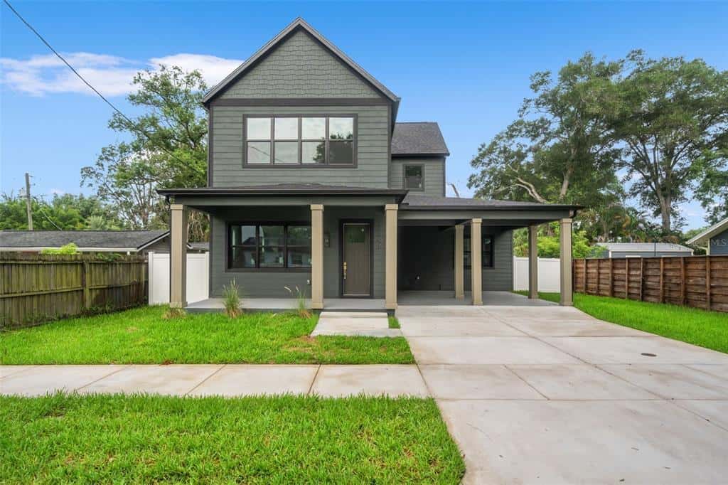 Single Family Residence in TAMPA