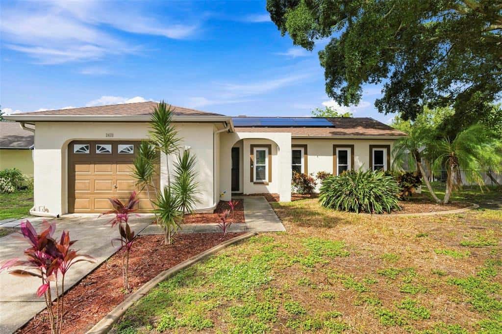 Single Family Residence in PALM HARBOR