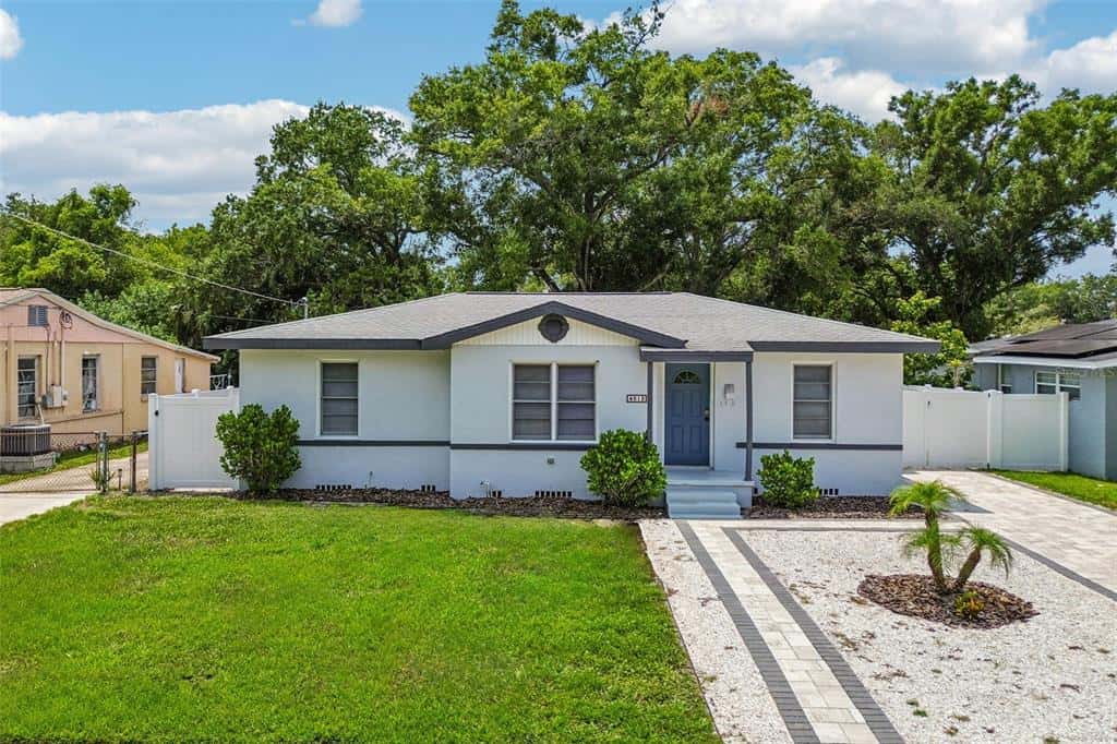 Single Family Residence in TAMPA