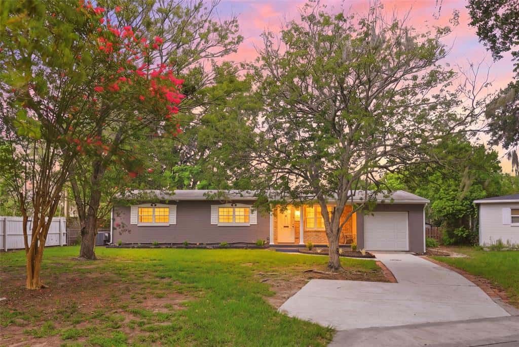 Single Family Residence in ORLANDO