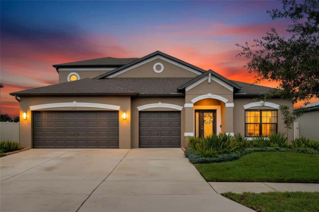 Single Family Residence in WESLEY CHAPEL