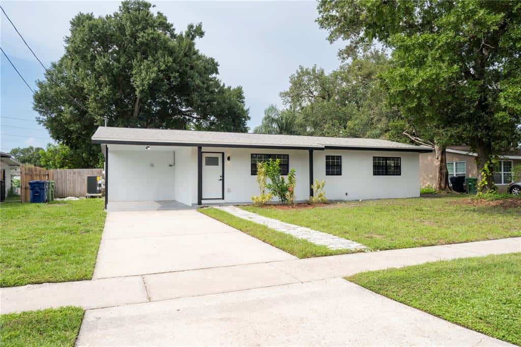 Single Family Residence in TAMPA