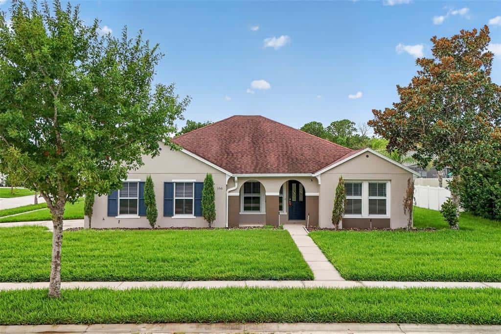 Single Family Residence in WINTER GARDEN
