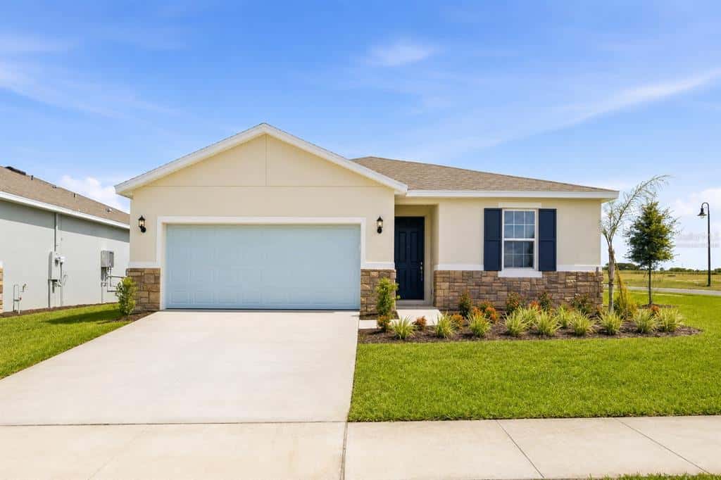 Single Family Residence in OKAHUMPKA